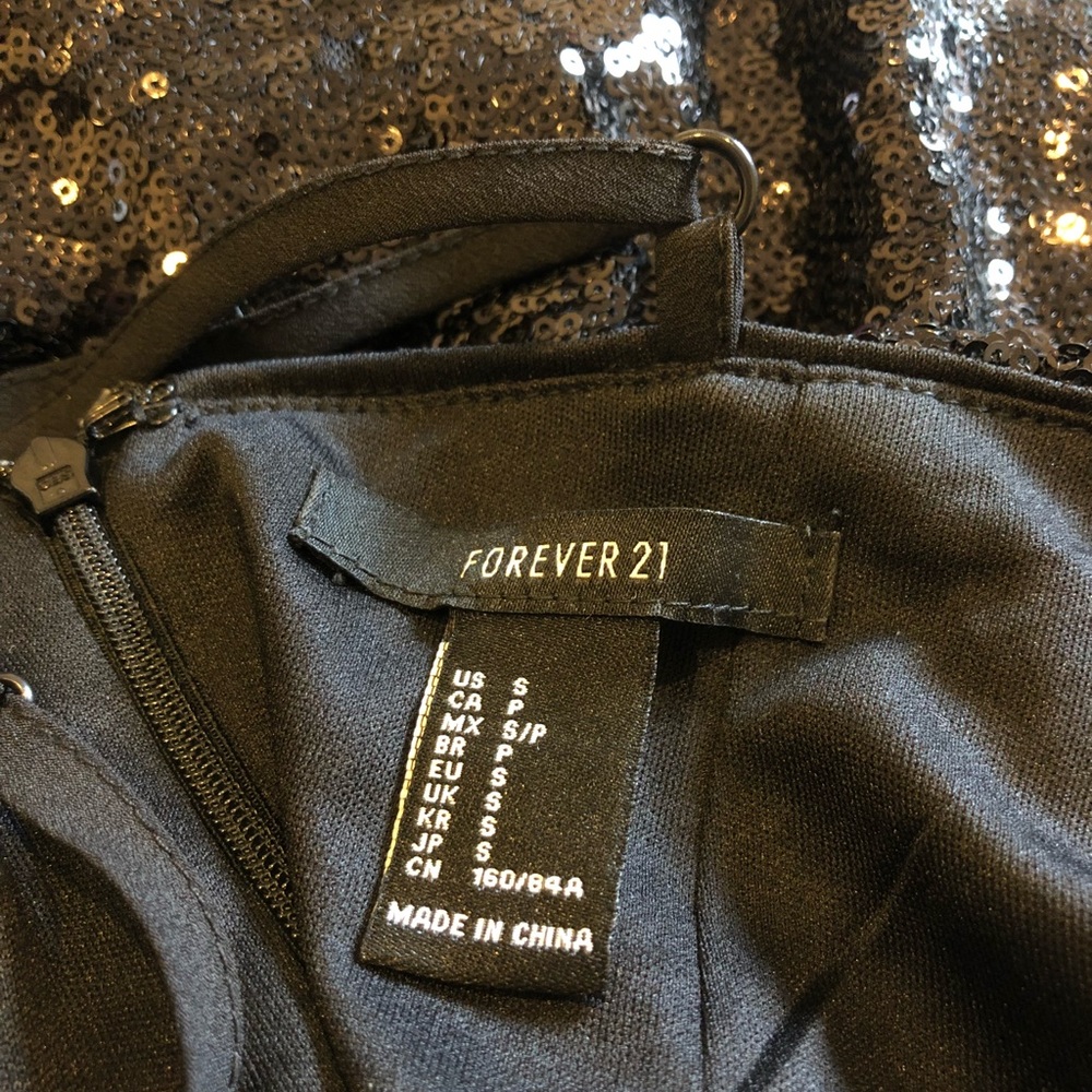 Dress - Picture 4 of 4